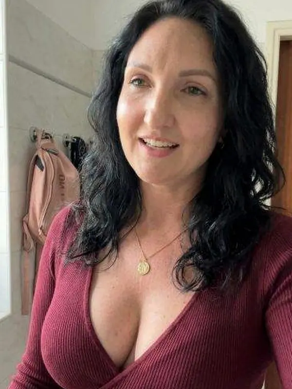 Anouk, 25 ans, rencontre libertine à Angers