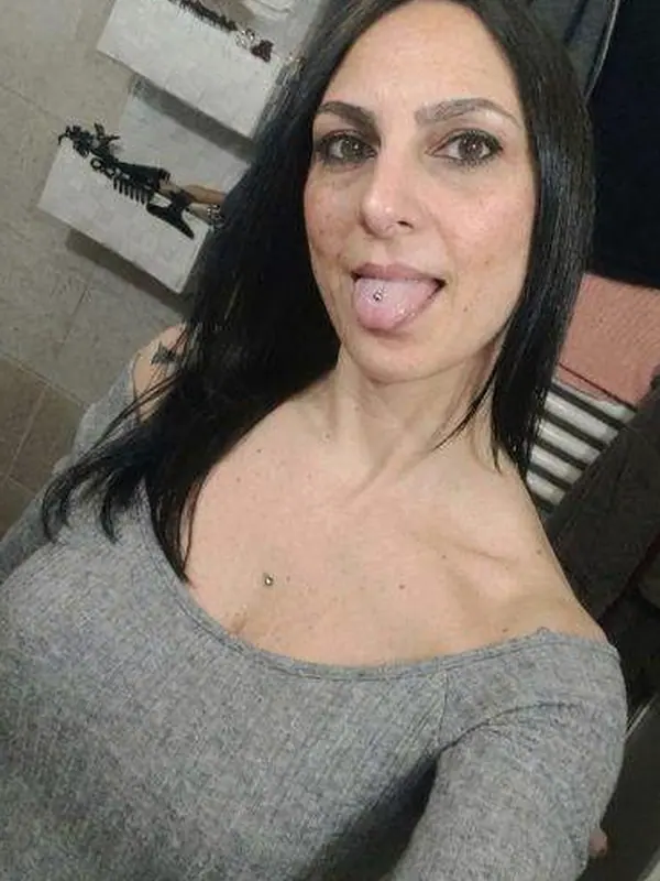 Fiona, 27 ans, rencontre libertine à Toulon
