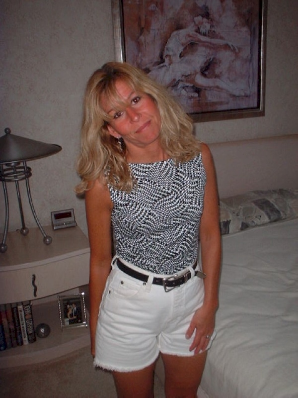 Cougar sexy soumise pour libertin directif