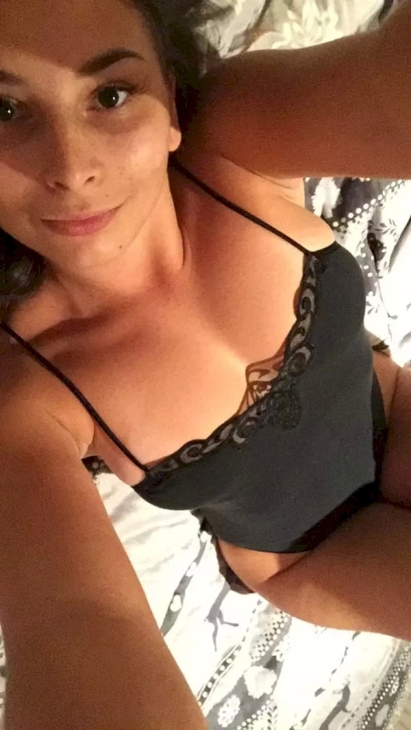jeune femme coquine soumise pour mec expérimenté