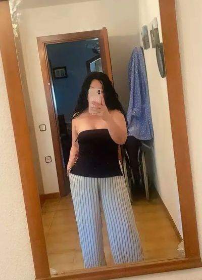 femme coquine - proche de moi - Voisine en quête de conversations brûlantes – Chat hot à ta portée