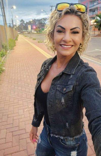 femme coquine - Albi - Stagiaire à Albi, envie de tchat coquin? 35a discrète et chaude