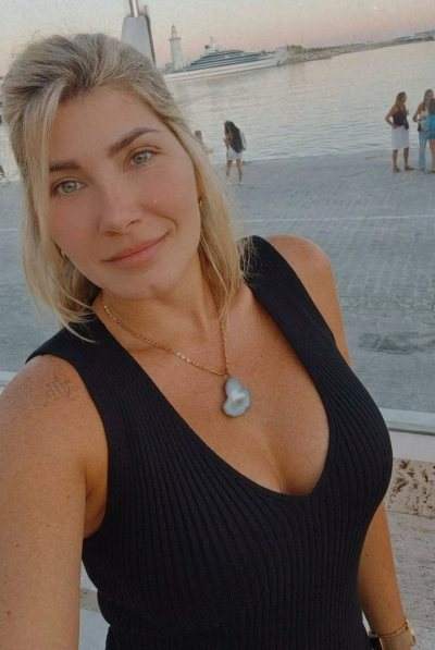 femme coquine - Saint-Louis - Médecin à Saint-Louis, mes secrets de blouse blanche demandent discrétion