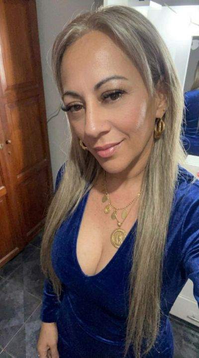femme coquine - Toulon - Exhibitionniste à Toulon, je rêve de regards qui me désirent