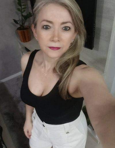 femme coquine - Baie-Mahault - Tatouée jusqu&rsquo;aux épaules, mariée mais affamée de conversation coquine à Baie-Mahault