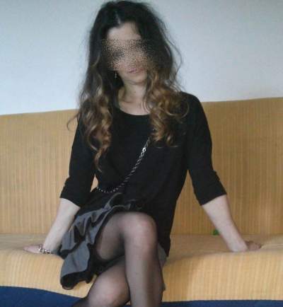 femme coquine - Fougères - Cherches-tu une coquine timide mais décidée à Fougères ?